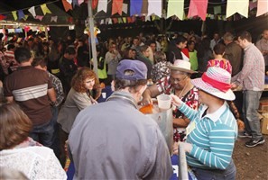 Festa junina em Maringá comemora os três santos do mês: Antônio, João e Pedro